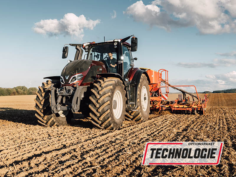 Traktor Valtra N-Serie mit Spurführung auf dem Dach