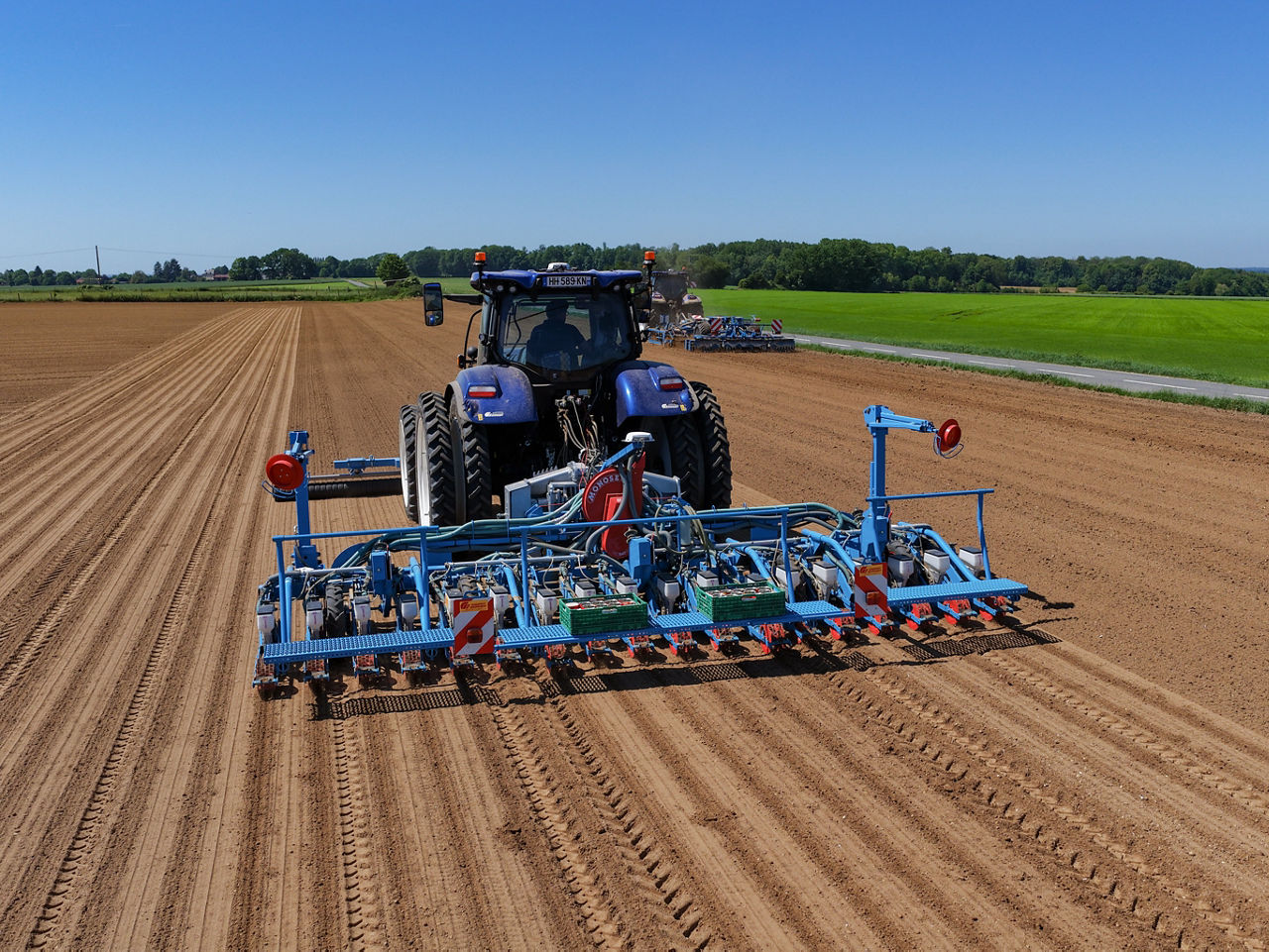 Um implemento com tecnologia PTx Trimble TrueTracker em batatas