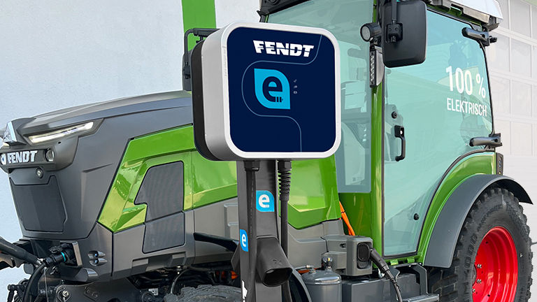 A picture of a Fendt e100 tractor and a Fendt e100 chargebox