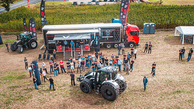Visitors at a Valtra SmartTour event