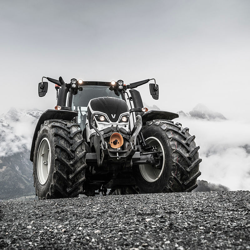 VALTRA-N4-white-series-hillhold-2015.jpg