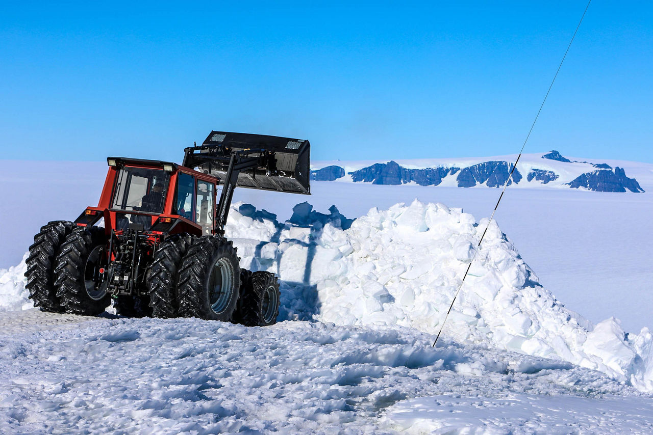 Valmet_505_in_Antarctica.jpg