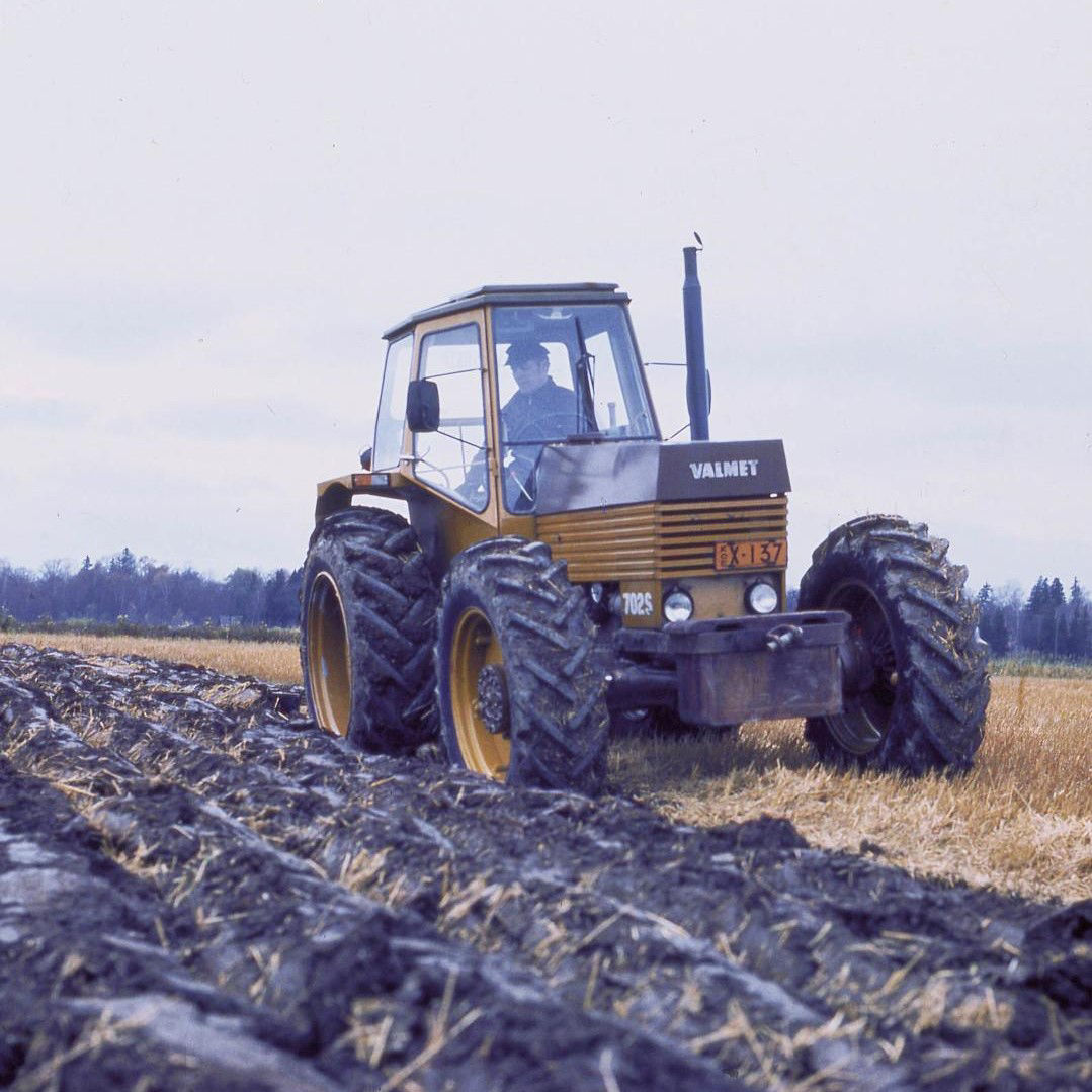 Valmet_702S-1081x1081.jpg