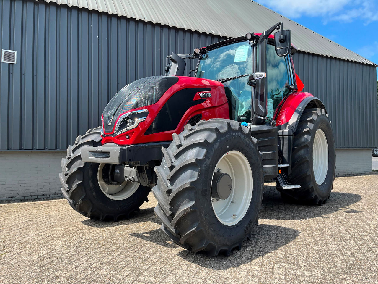 Valtra T175eA uitgekleed 1.jpg
