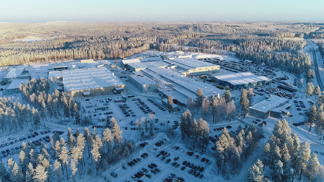 Valtra factory winter.jpg