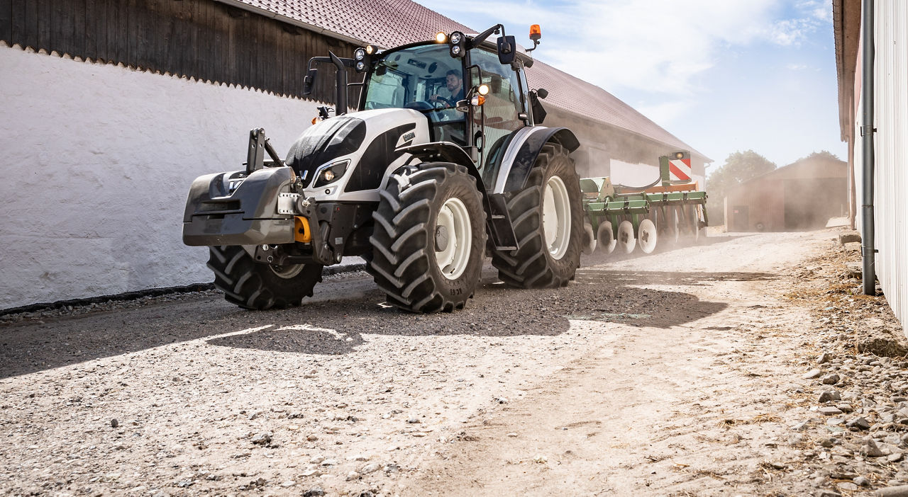 Valtra-ASeries-HiTech4-Field4.jpg