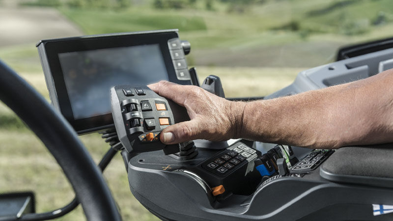 Valtra-Auto-U-Pilot-headland-management-800x450.jpg