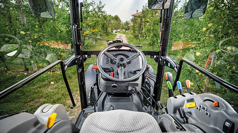 Valtra-F-Series-ergonomic-cab_450x800.jpg