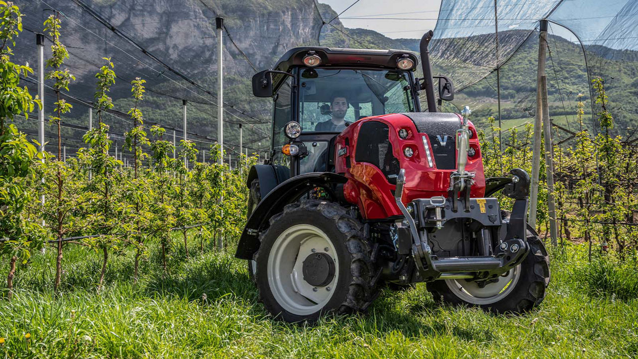 Valtra-F-Series-tractor-hero_1600x900.jpg