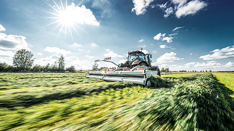 Valtra-Q-Series-TwinTrac-reverse-drive-tractor-800x450.jpg