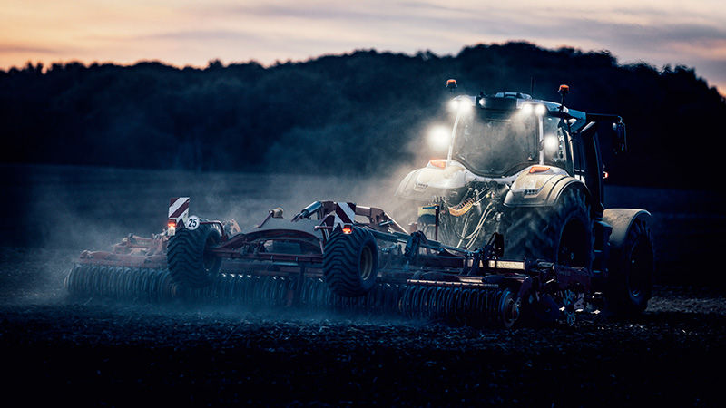 Valtra-Q-Series-great-working-lights-for-farming-800x450.jpg