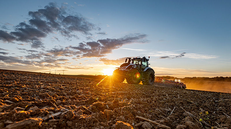 Valtra-Q-Series-tractor-with-a-smooth-ride-800x450.jpg