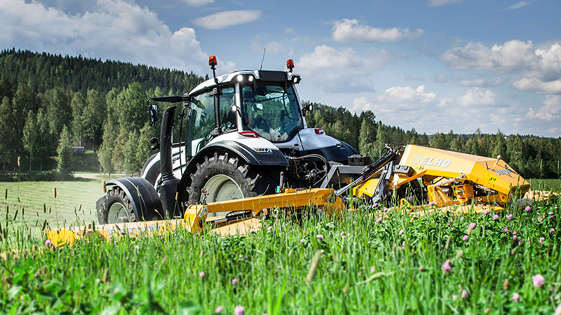 Valtra-SmartTouch-PTO-work_800x450.jpg