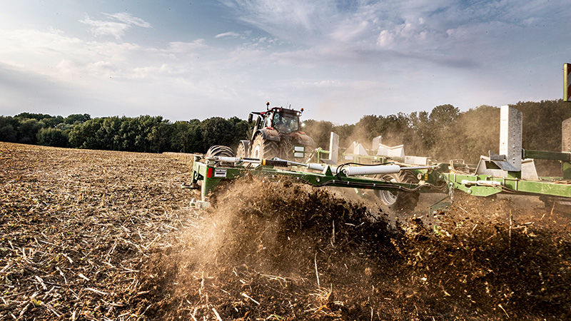 Valtra-SmartTouch-plaoughing_800x450.jpg