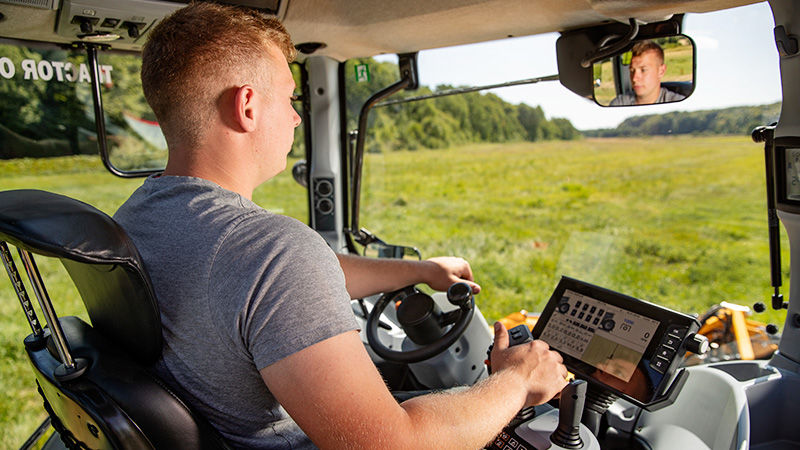 Valtra-SmartTouch-tractor-driver-profiles_800x450.jpg