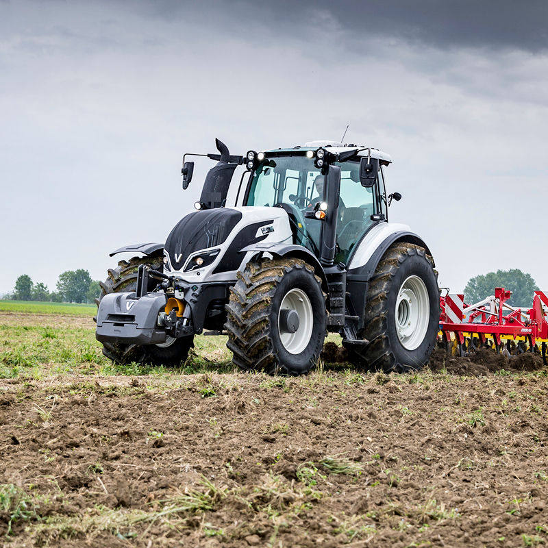 Valtra-T-serie-kyntaa-800x800.jpg