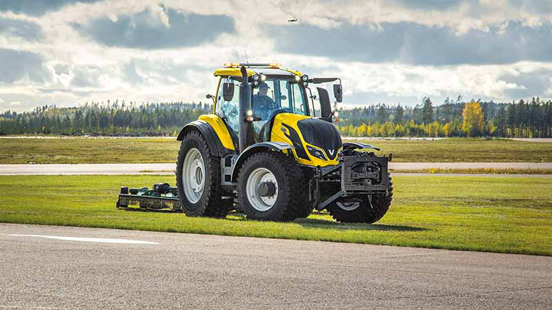 Valtra-T235-Direct-tractors-for-Finavia-airports_800x450.jpg