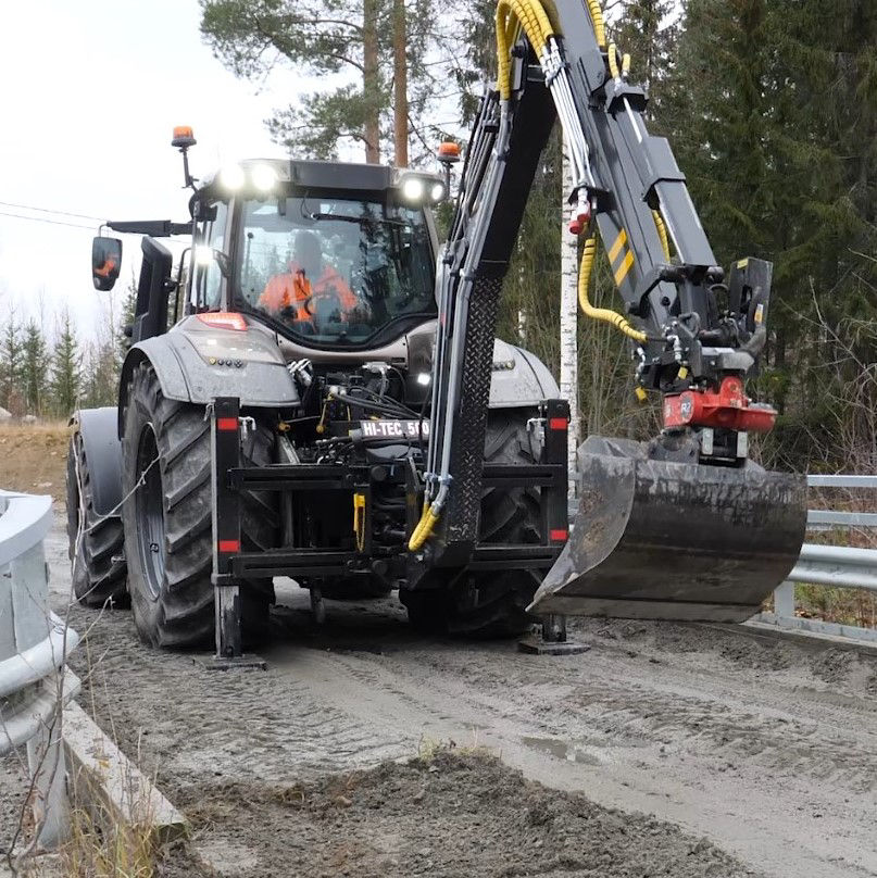 Valtra-Unlimited-Excavator.jpg