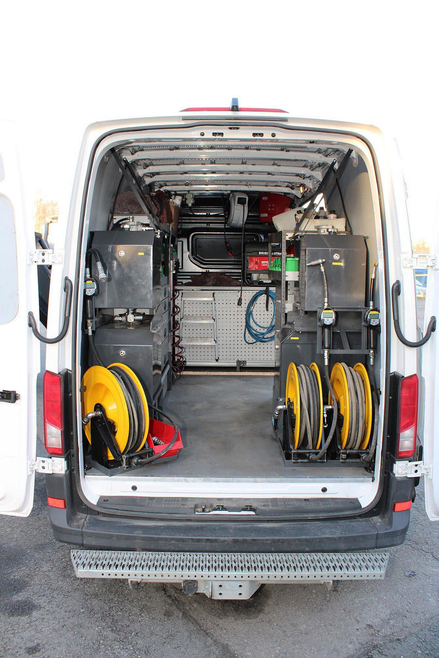 Valtra-service-van-from-the-back.jpg