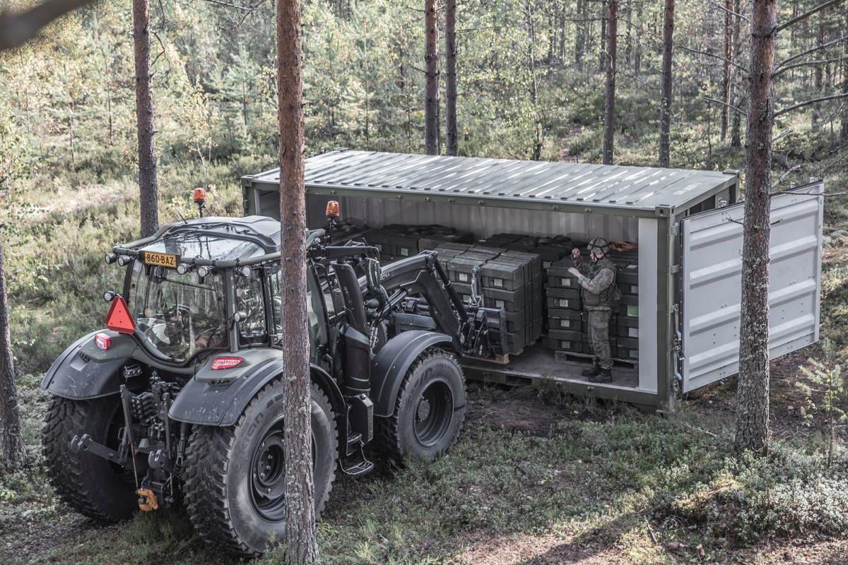 Valtra_N174_tractor_delivering_supplies_to_Finnish_troops_in_the_field_in_containers-1200x800.jpg
