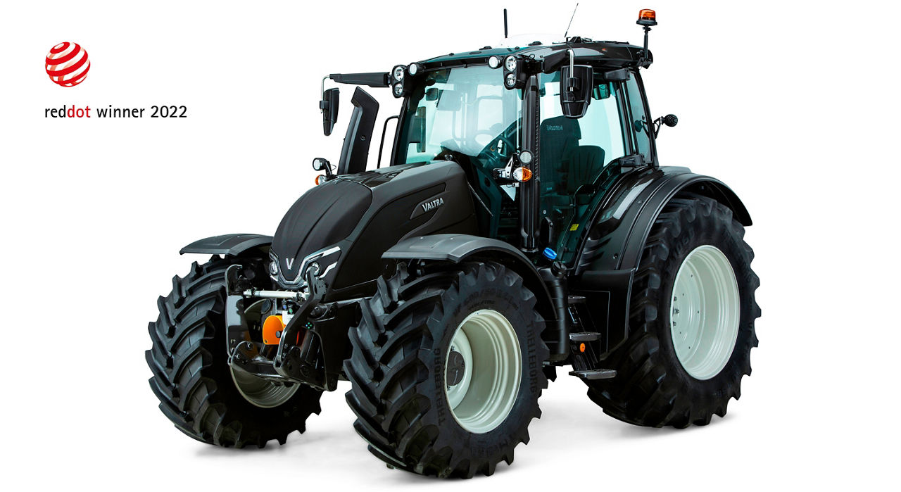 Valtra_N5_Red-Dot 2022_with logo.jpg