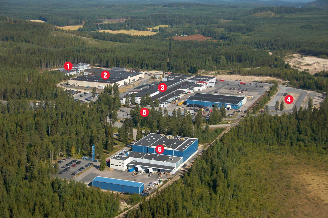 Valtra_tractors_Suolahti_Factory_Finland.jpg
