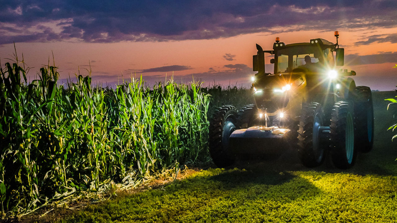 Challenger 1000 Series Fixed-Frame Tractor