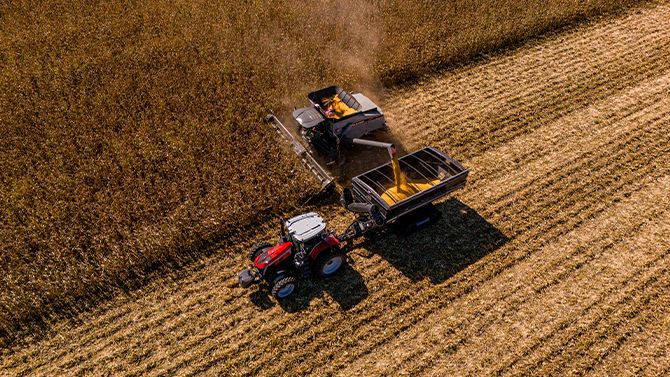 gleaner-t-series-soybean-harvest-aerial.jpg