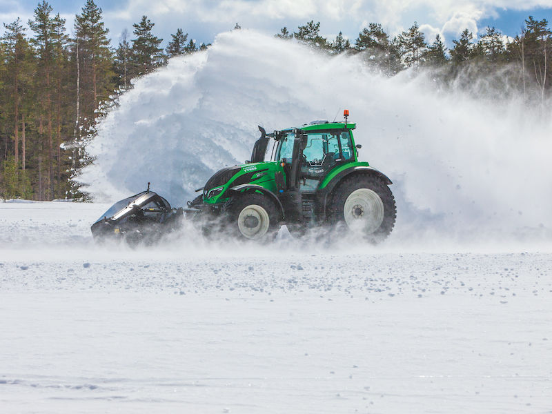 nokian-valtra-snowrace-snowplough_800x600.jpg