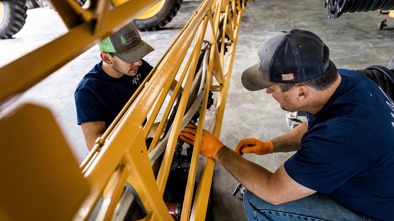 A Fendt tractor plants at the PTx PTI farm.