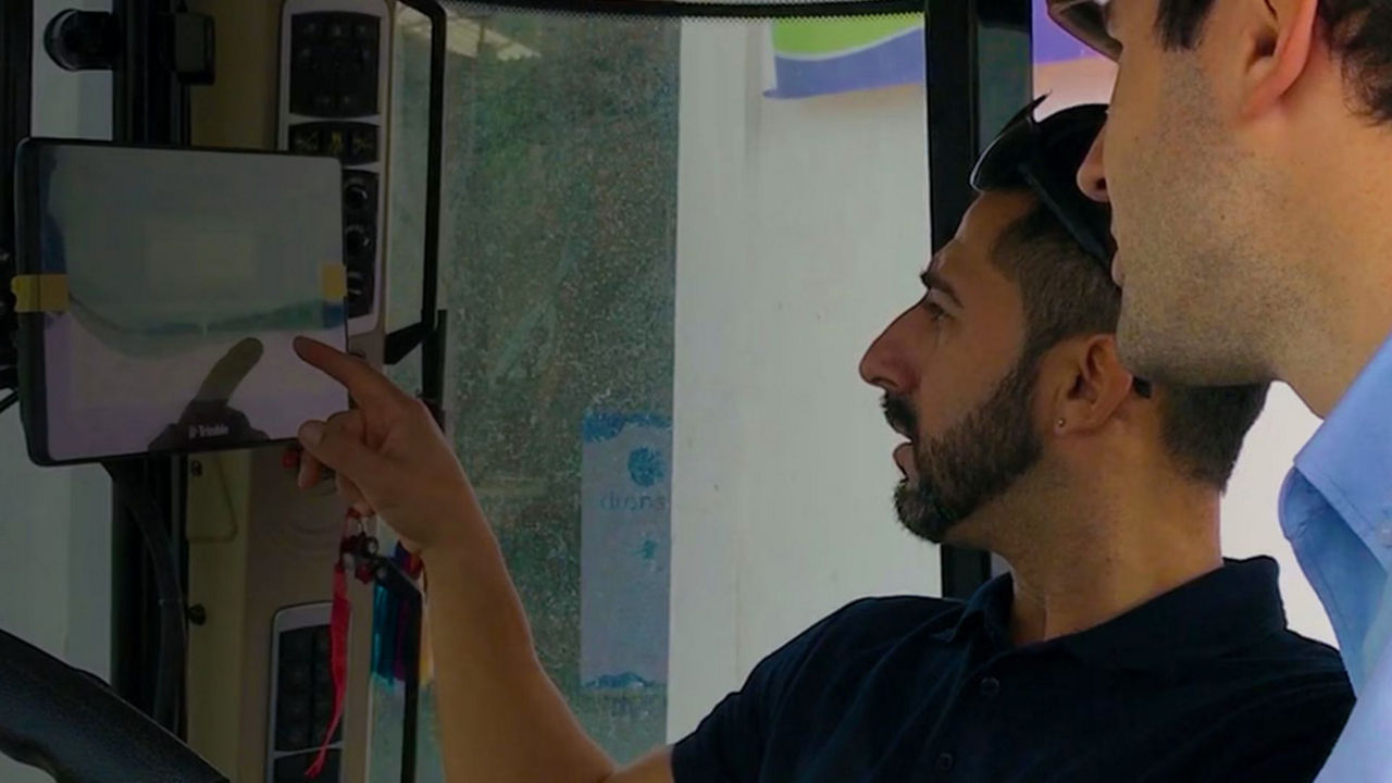 A Fendt tractor plants at the PTx PTI farm.