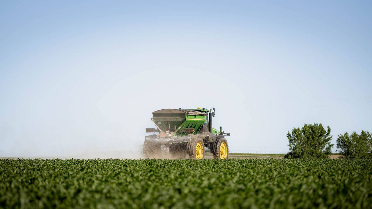 Dry spreading fertilizer