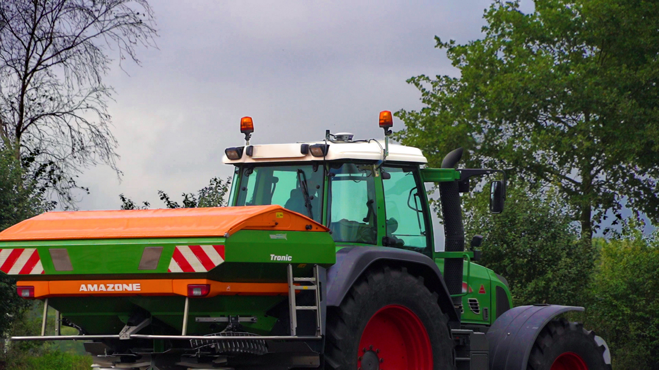 A Fendt tractor using the PTx Trimble NAV-500 guidance controller