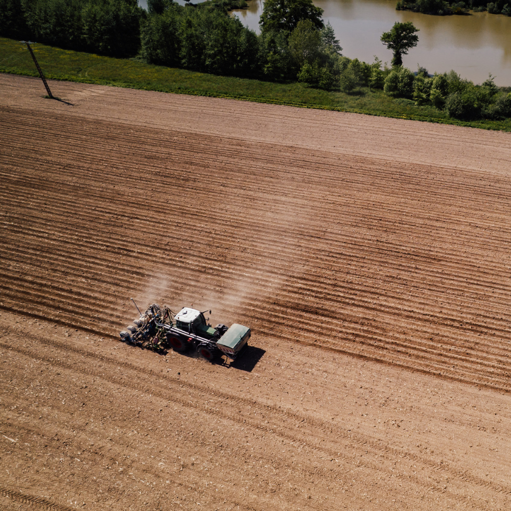 A tractor plants a field in straight rows using the PTx Trimble NAV-960 receiver.