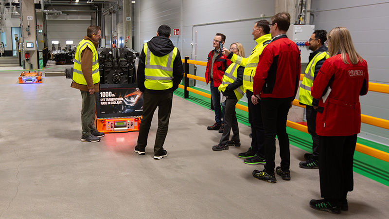 Valtra's expanded CVT production in Suolahti sees the first 1000th CVT transmission completed.