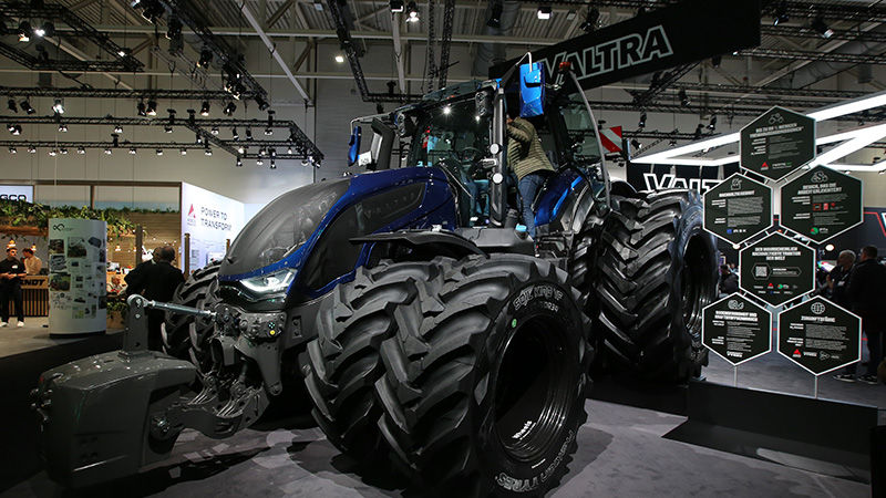 valtra-75-years-5_450x800.jpg