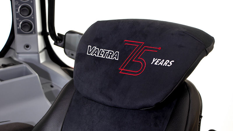 valtra-75-years-basic-package-seat-detial-logo_450x800.jpg