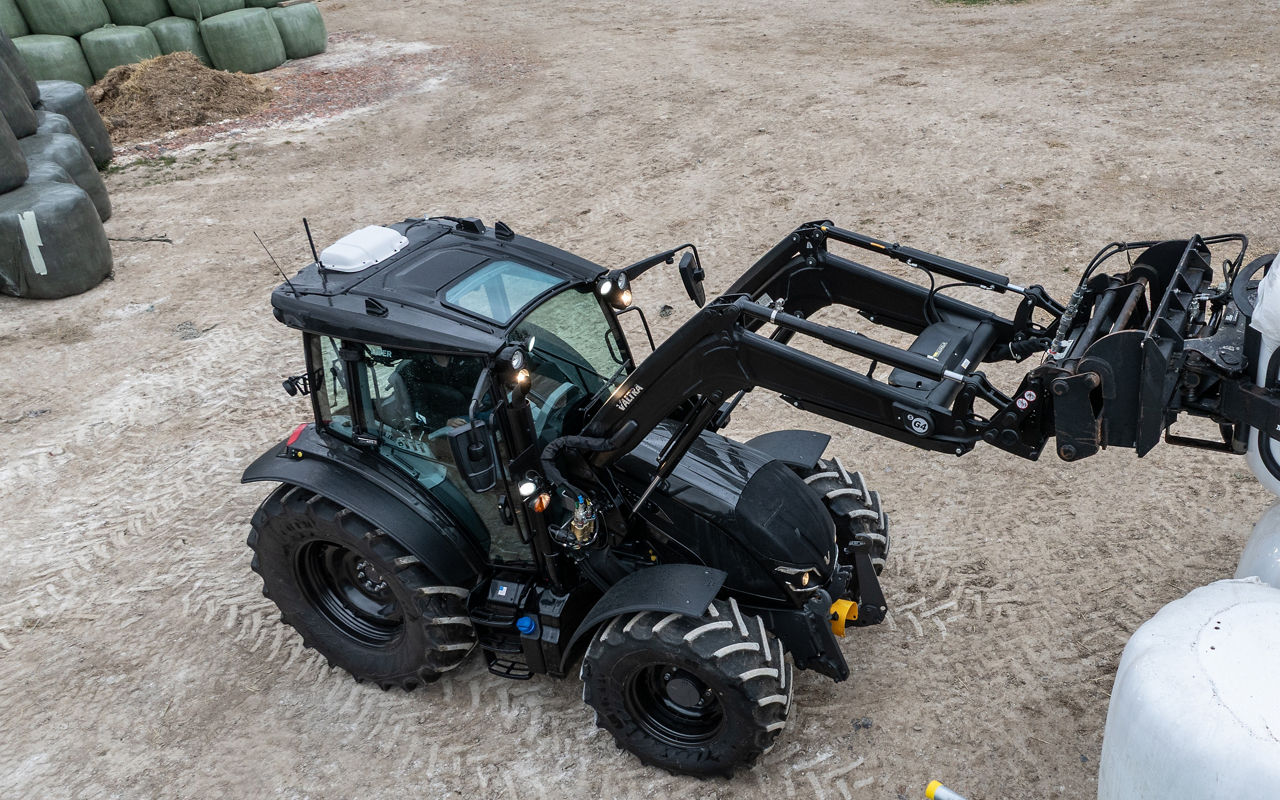 valtra-a-series-customised tractor_4000x2500.jpg