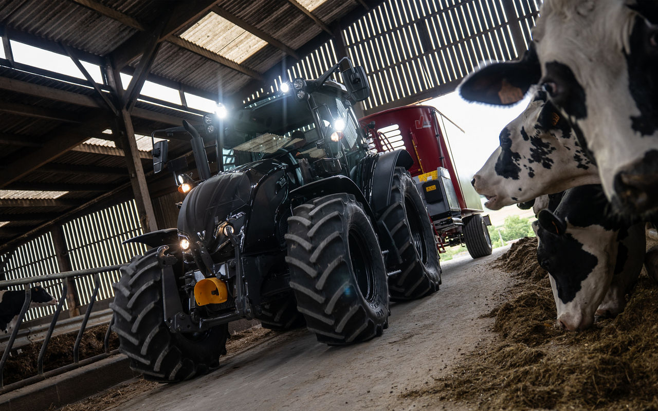 valtra-a-series-dairy-tractor_4000x2500.jpg