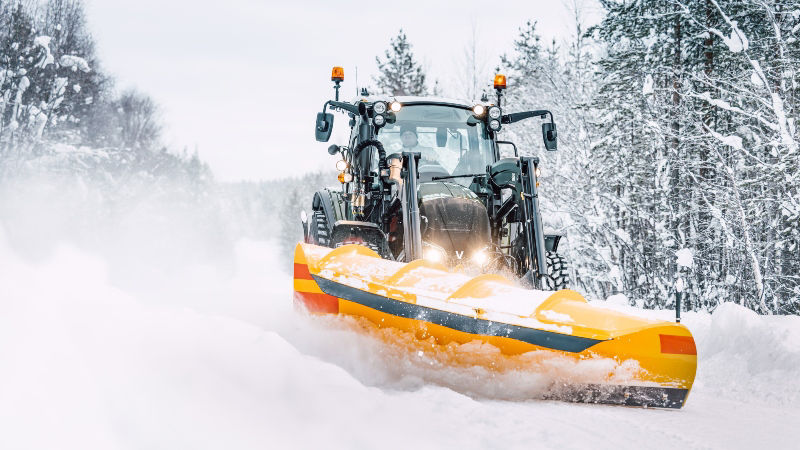 valtra-a-series-tractor-unlimited-front-loader-snow-plowing-800-450.jpg