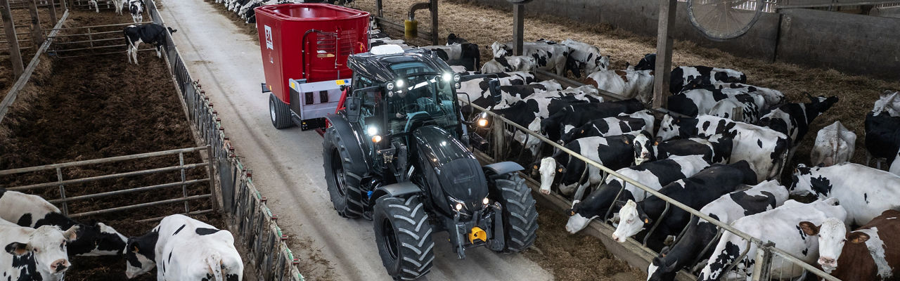 valtra-a-series-tractors-for-dairy_4000x1250.jpg