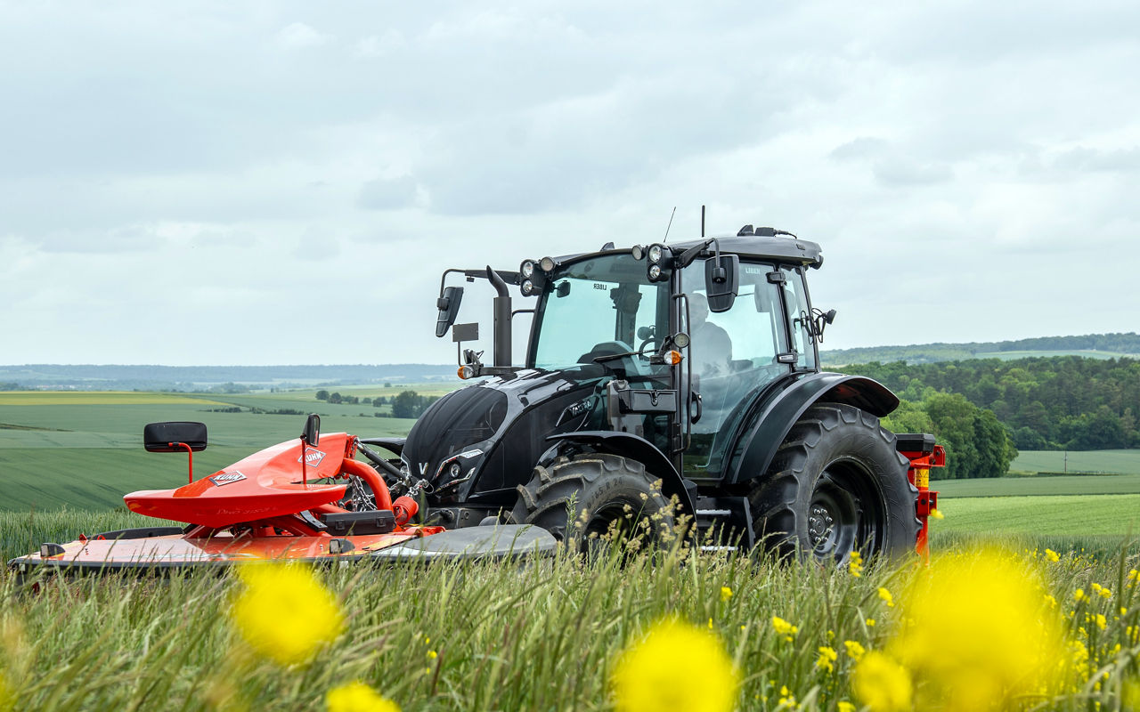 valtra-a105-a115-guidance-isobus-tractors_4000x2500.jpg
