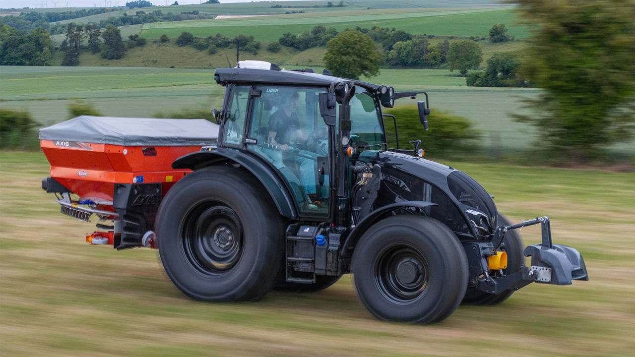 valtra-a105-a115-tractors-with-autoguidance-isobus_1600x900.jpg