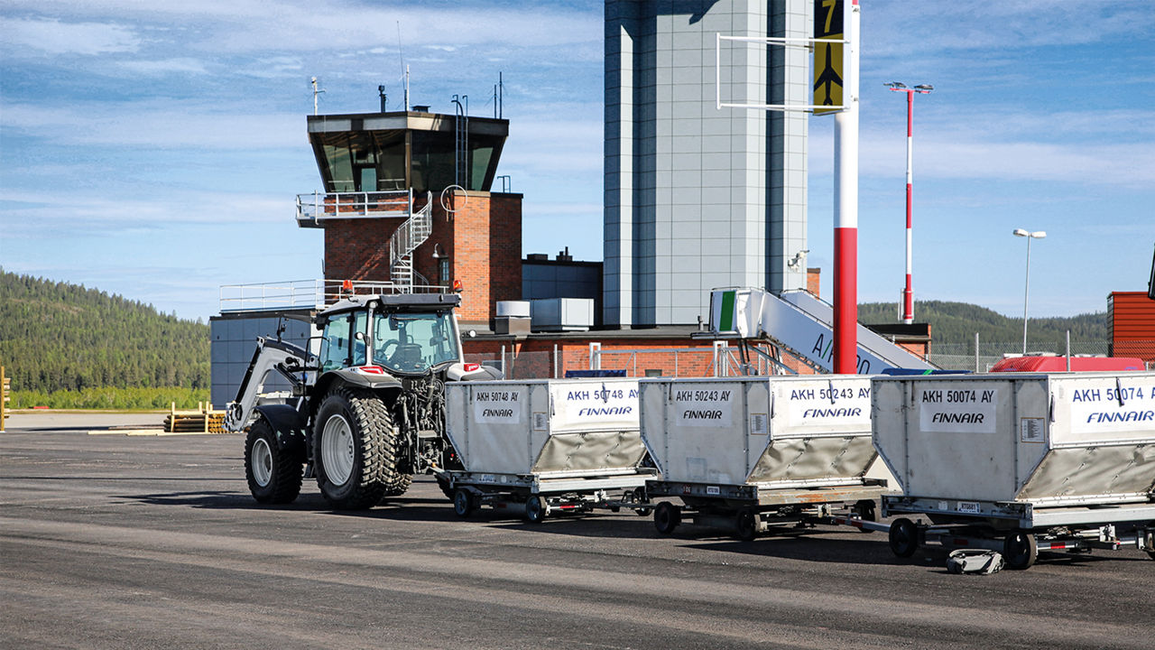 valtra-airport-services-tractors_1600x900.jpg