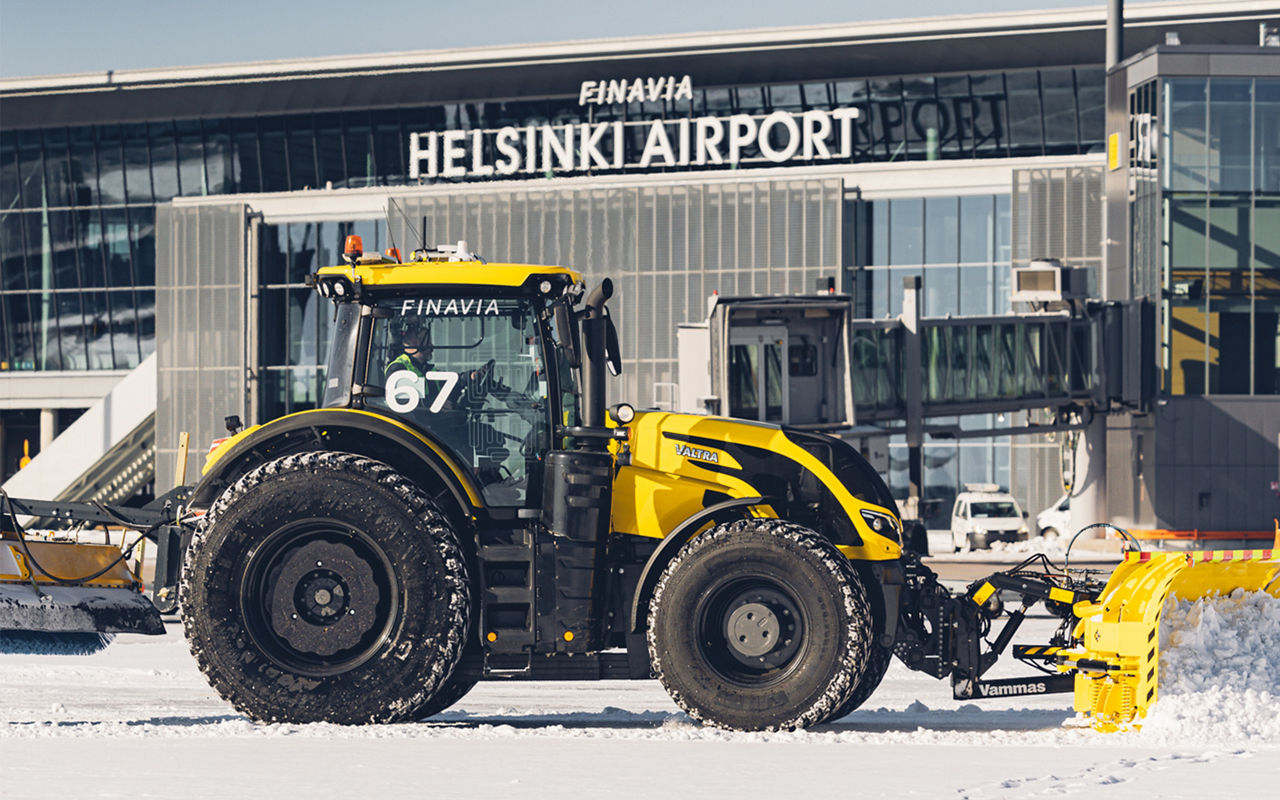 valtra-airport-tractors_4000x2500.jpg