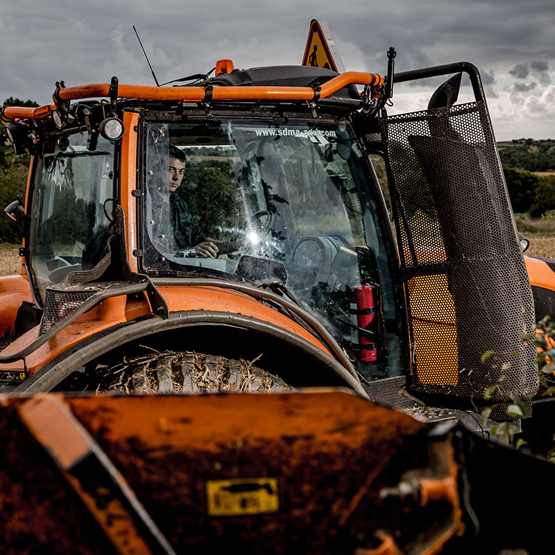 valtra-custom-tractor-municipality-orange-800.jpg