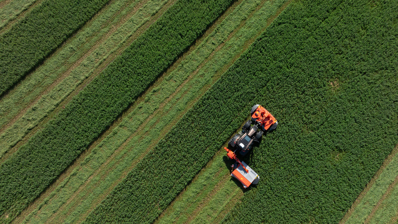 valtra-engage-care-and-go_1600x900.jpg