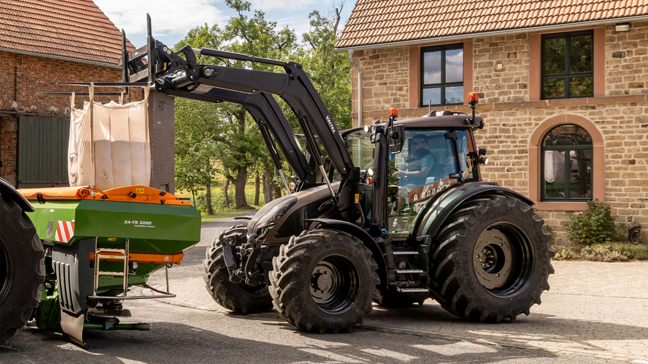 valtra-front-laoders-heavy-duty-sub-frame_1600x900.jpg