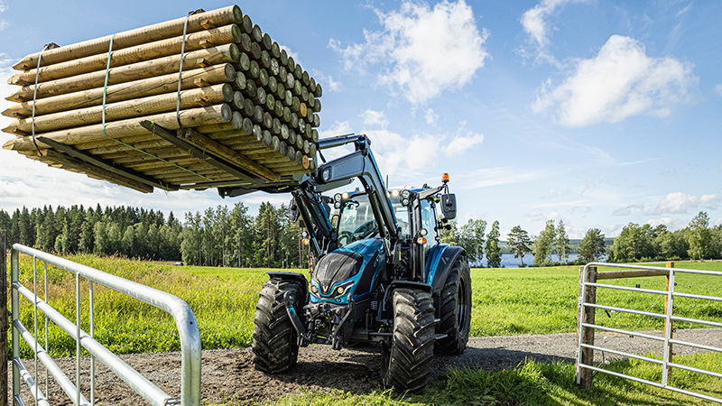 valtra-front-loader-tool-carriers_800x450.jpg