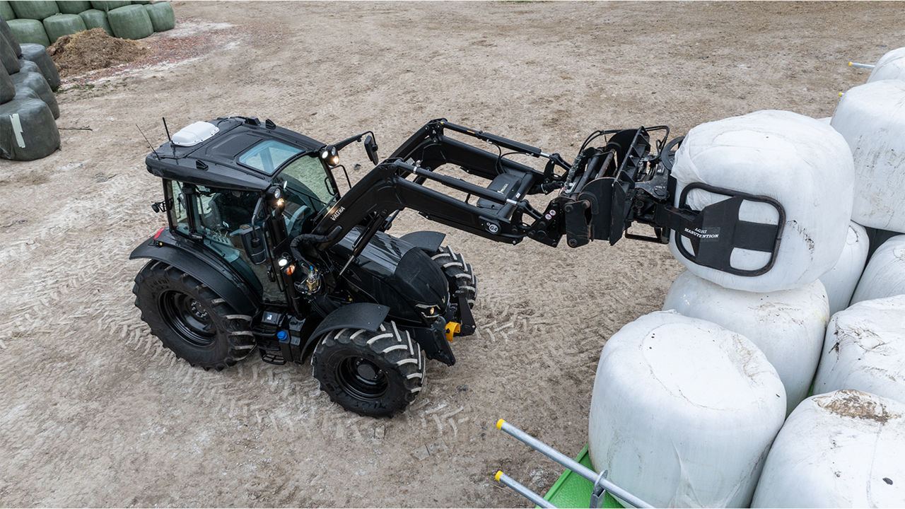 valtra-front-loader-visibility_1600x900.jpg